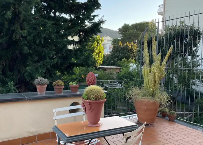 Domus Felix Bed & Breakfast 3*