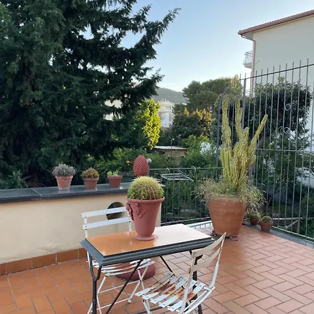 Domus Felix Oda ve Kahvaltı 3*