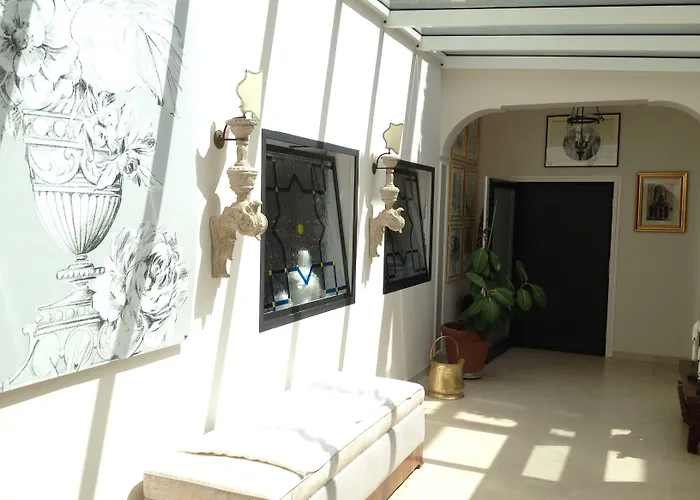 Domus Felix Oda ve Kahvaltı 3*