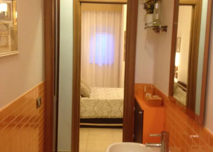 Domus Felix Oda ve Kahvaltı 3*